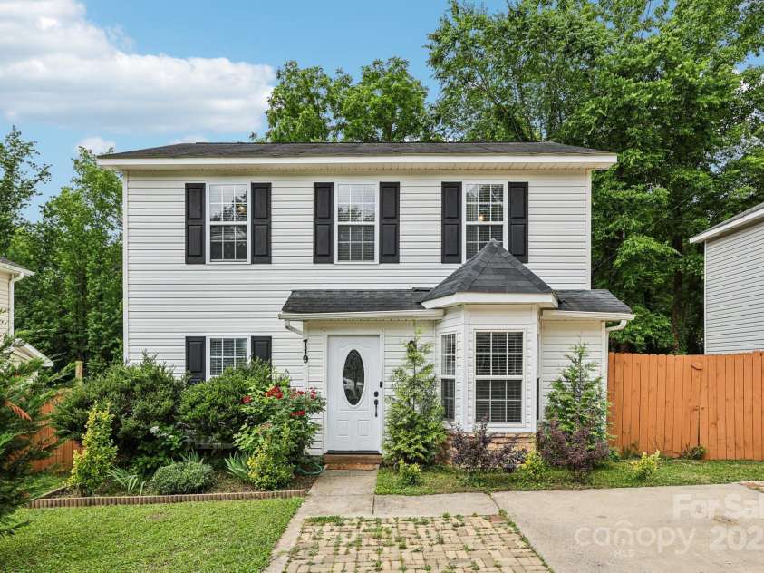 719 Dawn Circle, Charlotte, NC 28213.  MLS# CAR4263007, YatesRealty ID 20797. 