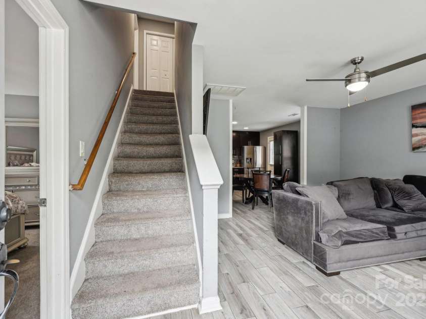 719 Dawn Circle, Charlotte, NC 28213.  MLS# CAR4263007, YatesRealty ID 20797. 