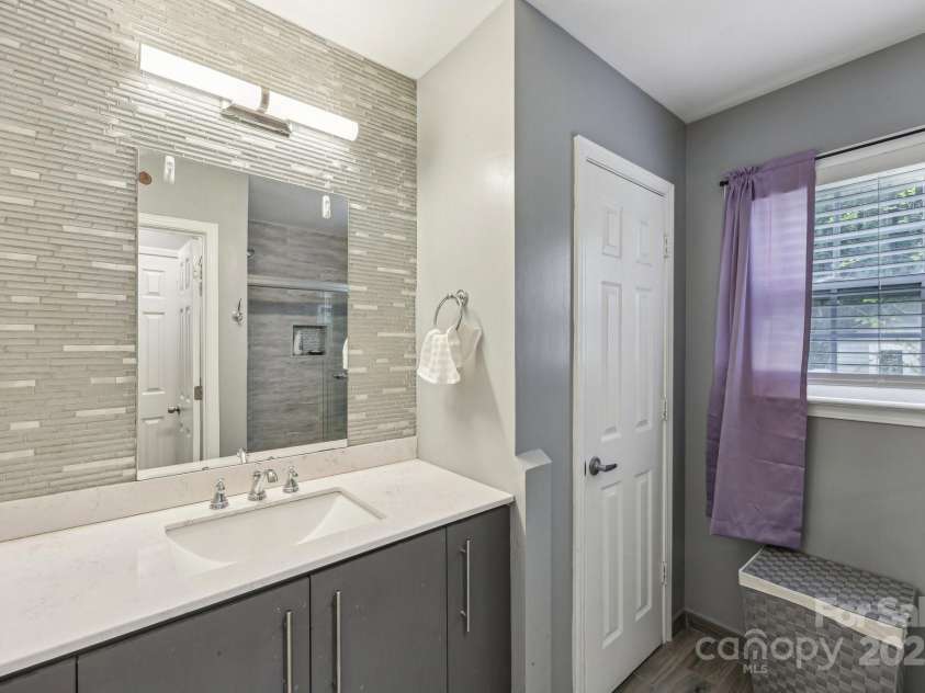 719 Dawn Circle, Charlotte, NC 28213.  MLS# CAR4263007, YatesRealty ID 20797. 
