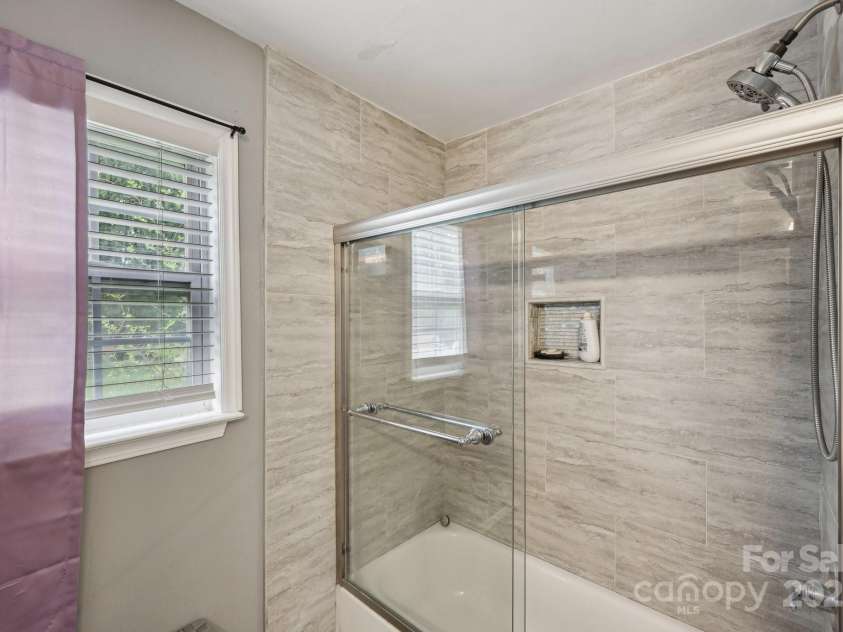 719 Dawn Circle, Charlotte, NC 28213.  MLS# CAR4263007, YatesRealty ID 20797. 