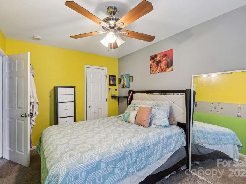719 Dawn Circle, Charlotte, NC 28213.  MLS# CAR4263007, YatesRealty ID 20797. 