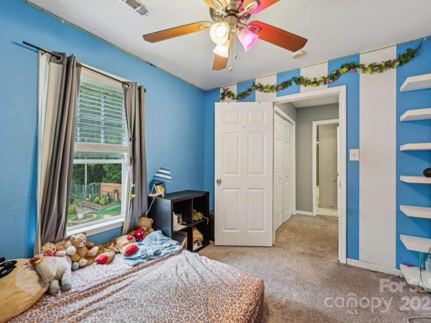719 Dawn Circle, Charlotte, NC 28213.  MLS# CAR4263007, YatesRealty ID 20797. 
