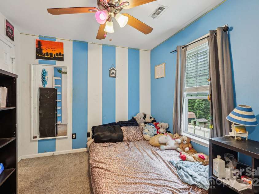 719 Dawn Circle, Charlotte, NC 28213.  MLS# CAR4263007, YatesRealty ID 20797. 