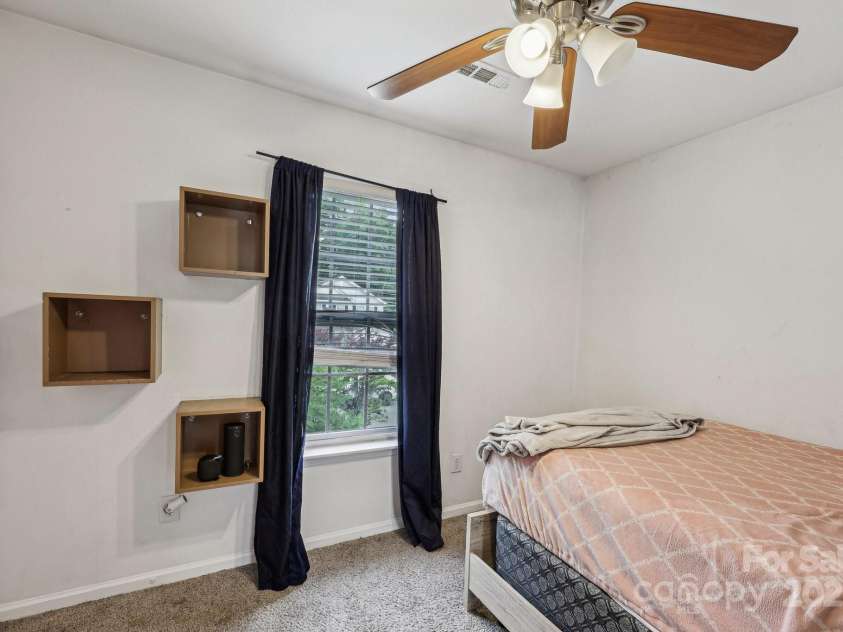 719 Dawn Circle, Charlotte, NC 28213.  MLS# CAR4263007, YatesRealty ID 20797. 
