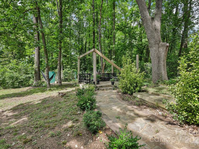 719 Dawn Circle, Charlotte, NC 28213.  MLS# CAR4263007, YatesRealty ID 20797. 