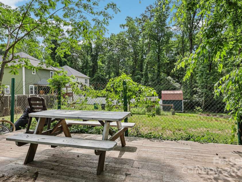 719 Dawn Circle, Charlotte, NC 28213.  MLS# CAR4263007, YatesRealty ID 20797. 