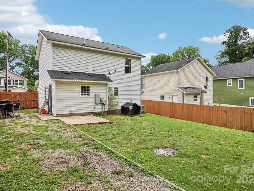 719 Dawn Circle, Charlotte, NC 28213.  MLS# CAR4263007, YatesRealty ID 20797. 