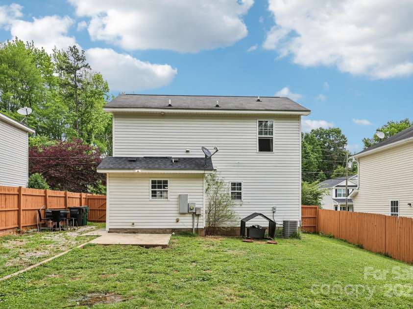 719 Dawn Circle, Charlotte, NC 28213.  MLS# CAR4263007, YatesRealty ID 20797. 