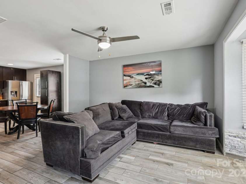 719 Dawn Circle, Charlotte, NC 28213.  MLS# CAR4313037, YatesRealty ID 20797. 