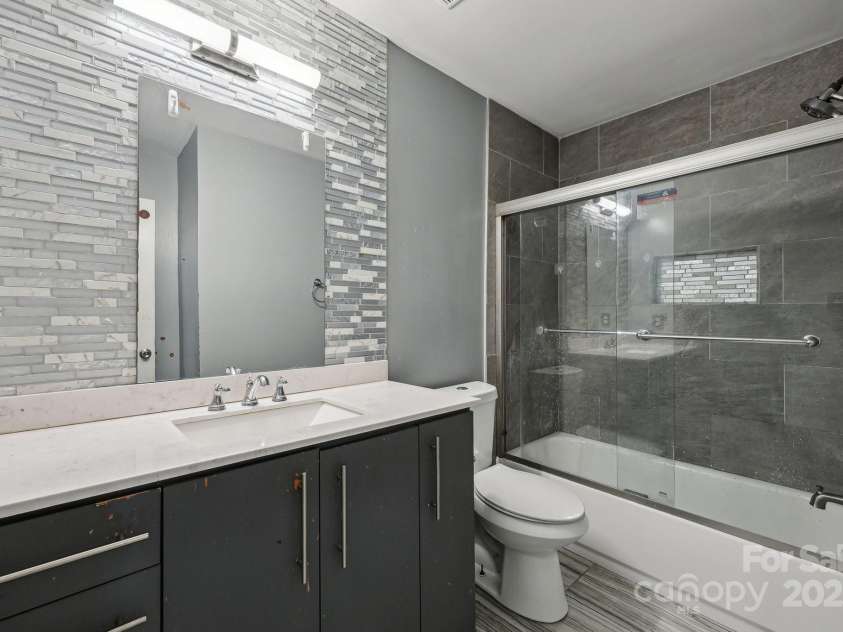 719 Dawn Circle, Charlotte, NC 28213.  MLS# CAR4313037, YatesRealty ID 20797. 