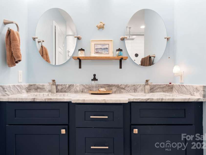 103 Claremont Way, Mooresville, NC 28117.  MLS# CAR4245647, YatesRealty ID 20798. Primary Bathroom