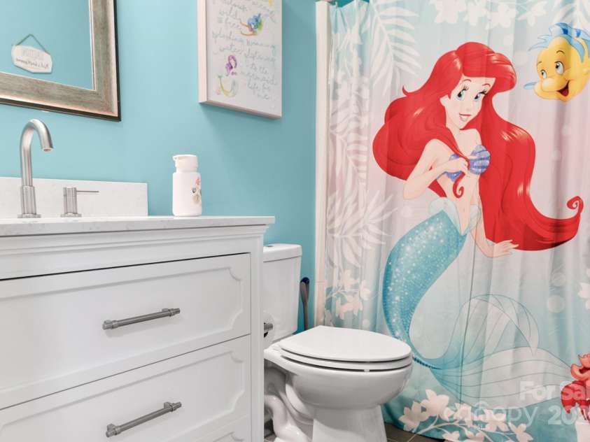 103 Claremont Way, Mooresville, NC 28117.  MLS# CAR4245647, YatesRealty ID 20798. Upstairs Bathroom