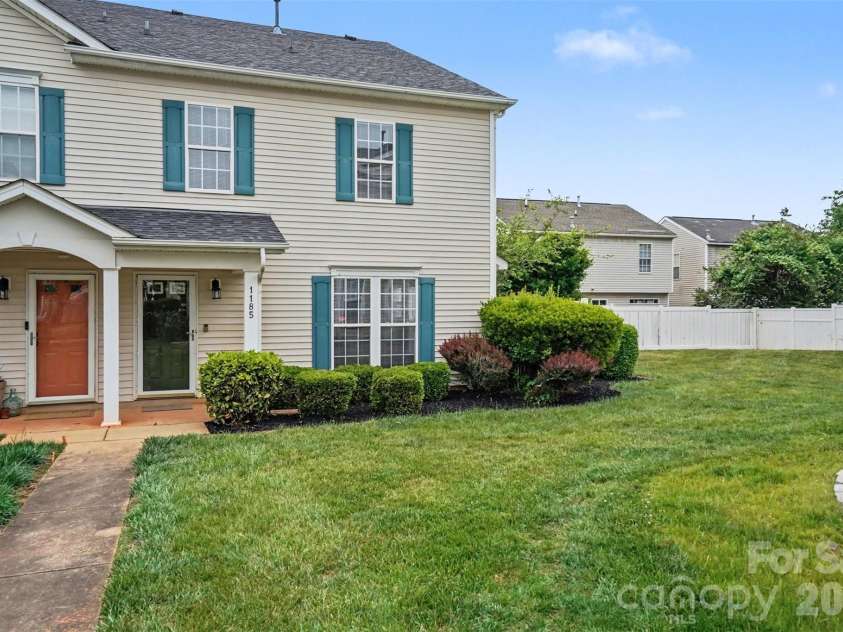 1185 Triece Lane, Charlotte, NC 28215.  MLS# CAR4375087, YatesRealty ID 20798. 