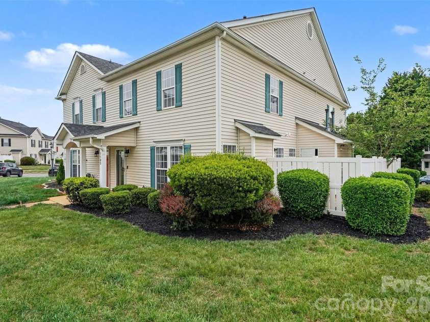 1185 Triece Lane, Charlotte, NC 28215.  MLS# CAR4375087, YatesRealty ID 20798. 