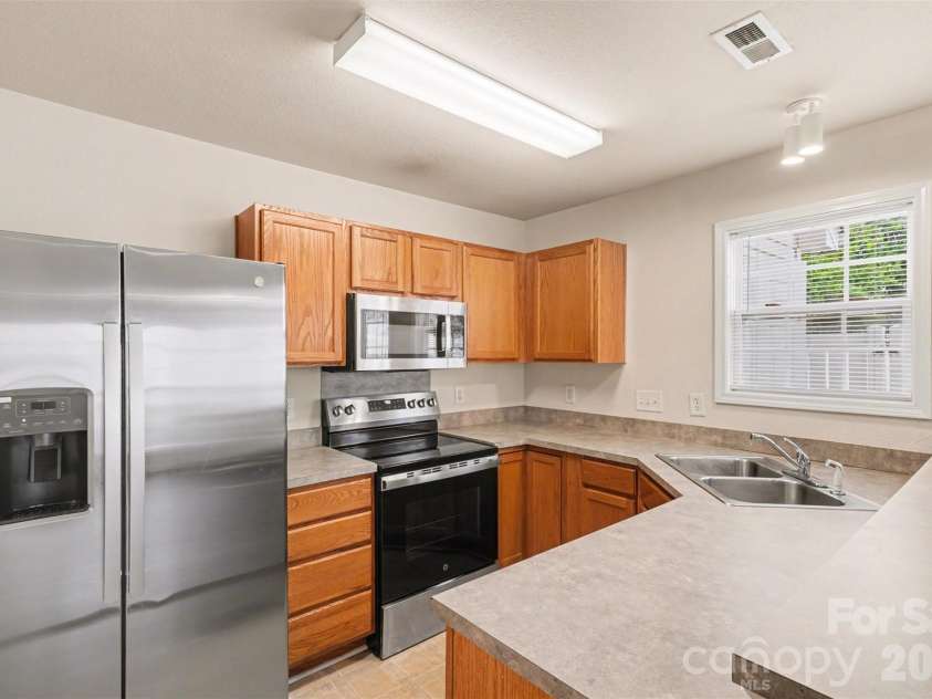 1185 Triece Lane, Charlotte, NC 28215.  MLS# CAR4375087, YatesRealty ID 20798. 