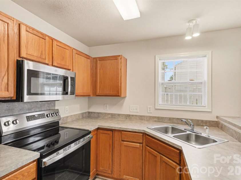 1185 Triece Lane, Charlotte, NC 28215.  MLS# CAR4375087, YatesRealty ID 20798. 