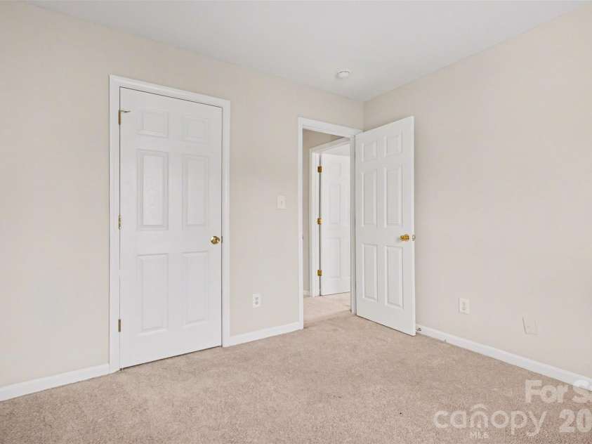 1185 Triece Lane, Charlotte, NC 28215.  MLS# CAR4375087, YatesRealty ID 20798. 