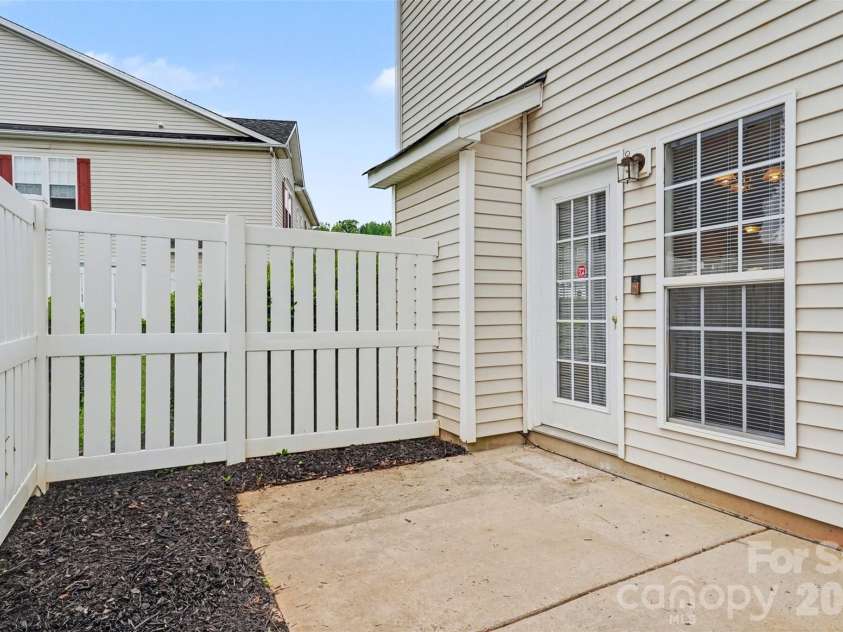 1185 Triece Lane, Charlotte, NC 28215.  MLS# CAR4375087, YatesRealty ID 20798. 