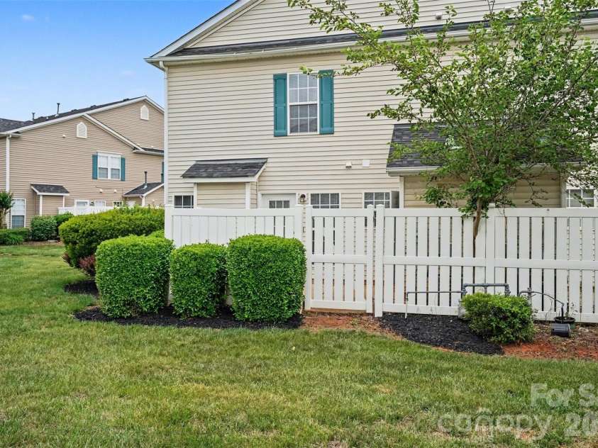 1185 Triece Lane, Charlotte, NC 28215.  MLS# CAR4375087, YatesRealty ID 20798. 