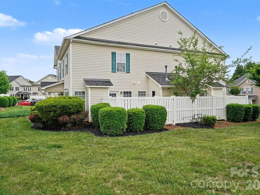 1185 Triece Lane, Charlotte, NC 28215.  MLS# CAR4375087, YatesRealty ID 20798. 