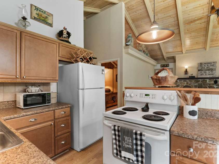 80 Laurel Canyon Road, Franklin, NC 28734.  MLS# CAR4270579, YatesRealty ID 20799. 