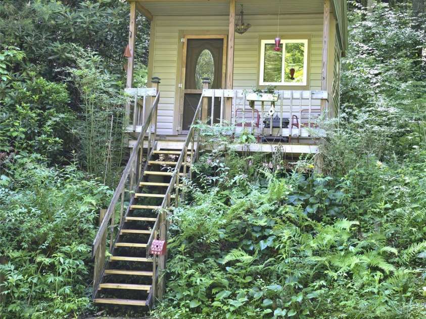 80 Laurel Canyon Road, Franklin, NC 28734.  MLS# CAR4270579, YatesRealty ID 20799. Cute She-shed or Workshop