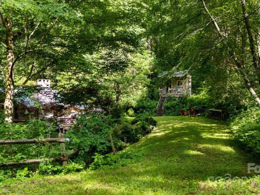 80 Laurel Canyon Road, Franklin, NC 28734.  MLS# CAR4270579, YatesRealty ID 20799. Cute She-Shed or Workshop and Level Yard