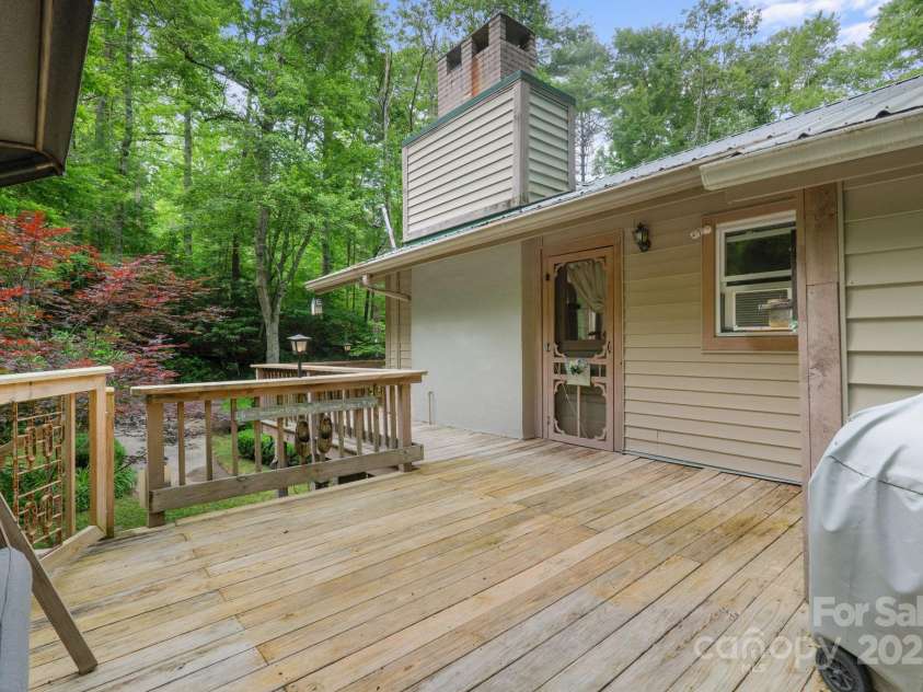 80 Laurel Canyon Road, Franklin, NC 28734.  MLS# CAR4270579, YatesRealty ID 20799. Large Sunny Deck off the Main Level