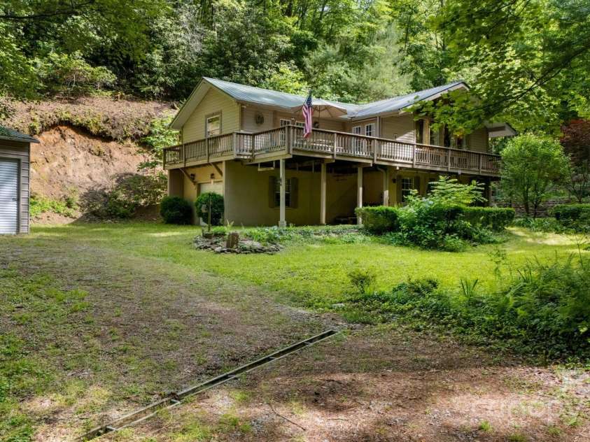 80 Laurel Canyon Road, Franklin, NC 28734.  MLS# CAR4270579, YatesRealty ID 20799. Lots of Parking, Level Yard & Plenty of Storage!