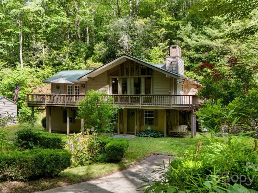80 Laurel Canyon Road, Franklin, NC 28734.  MLS# CAR4270579, YatesRealty ID 20799. Peaceful Mountain Retreat with Spacious Level Yard