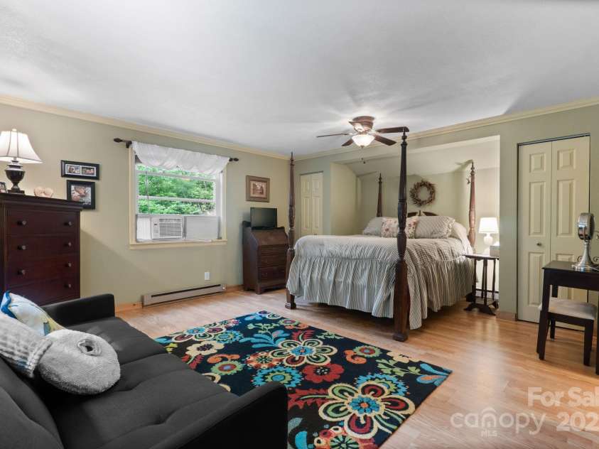 80 Laurel Canyon Road, Franklin, NC 28734.  MLS# CAR4270579, YatesRealty ID 20799. Primary Ensuite on the Main