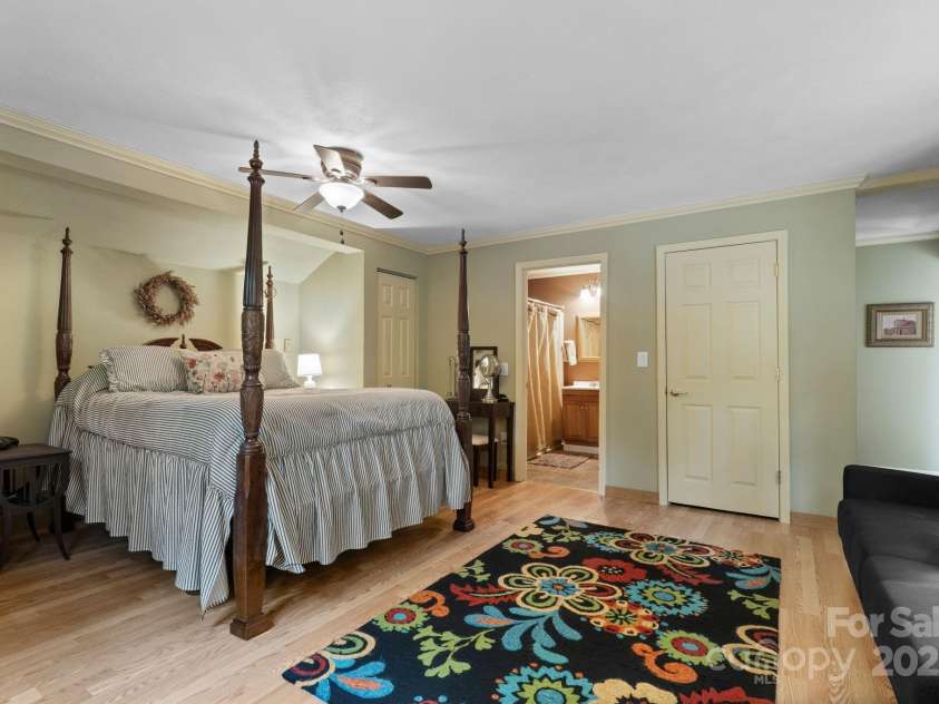 80 Laurel Canyon Road, Franklin, NC 28734.  MLS# CAR4270579, YatesRealty ID 20799. Primary Ensuite on the Main