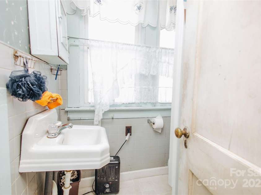 63 Clear Creek Road, Marion, NC 28752.  MLS# CAR4333623, YatesRealty ID 2080. 