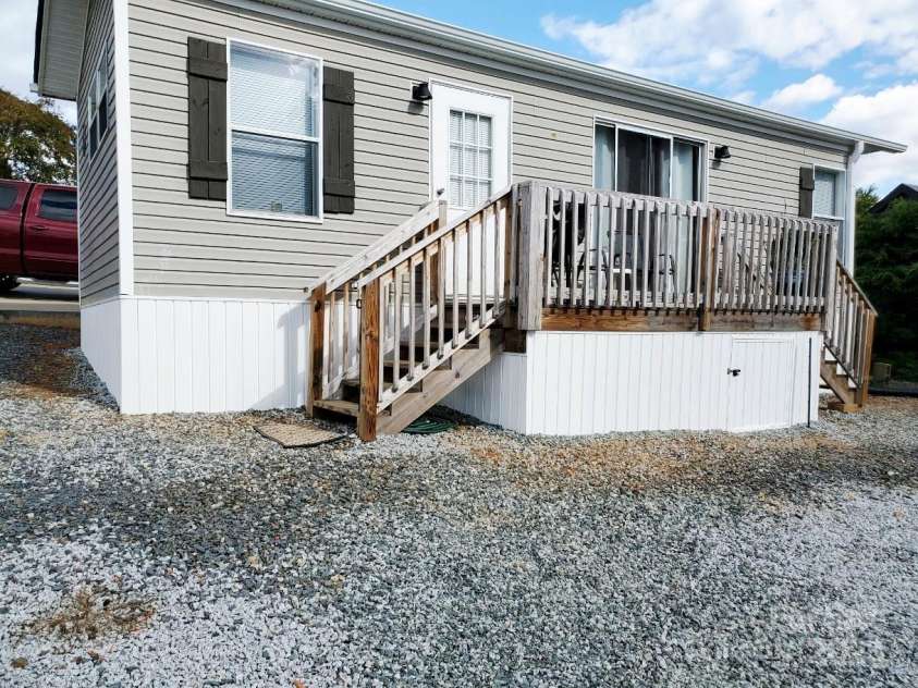 166 Eagle Drive, New London, NC 28127.  MLS# CAR4271205, YatesRealty ID 20800. 