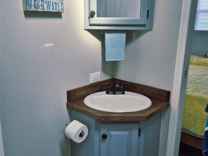 166 Eagle Drive, New London, NC 28127.  MLS# CAR4271205, YatesRealty ID 20800. Bath  Pic #2