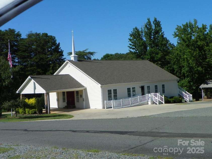 166 Eagle Drive, New London, NC 28127.  MLS# CAR4271205, YatesRealty ID 20800. Picture #2 of Chappell