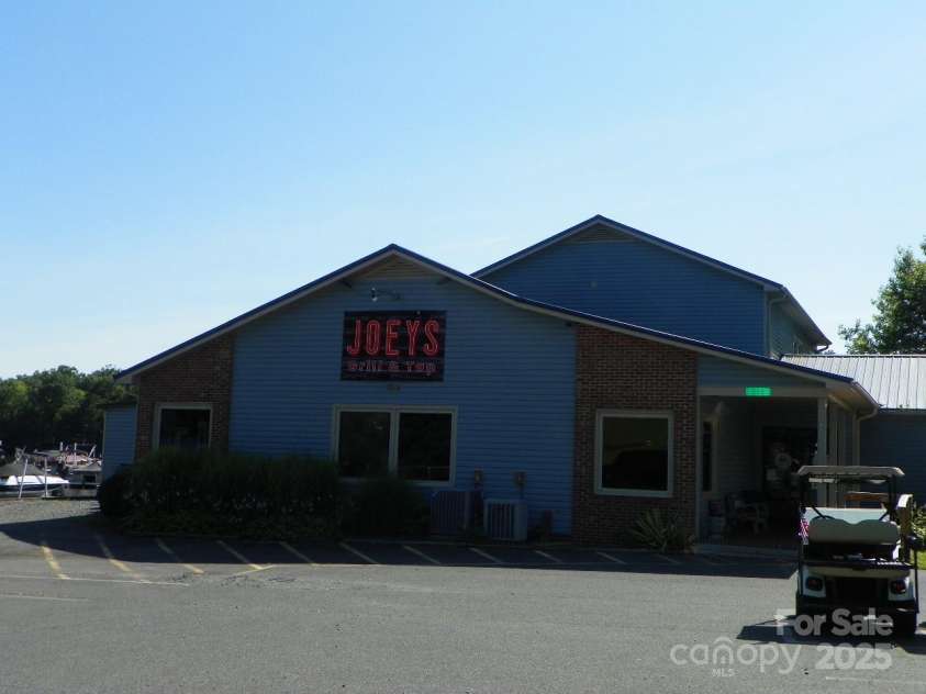 166 Eagle Drive, New London, NC 28127.  MLS# CAR4271205, YatesRealty ID 20800. Restaurant ( Joeys Grill and Tap)