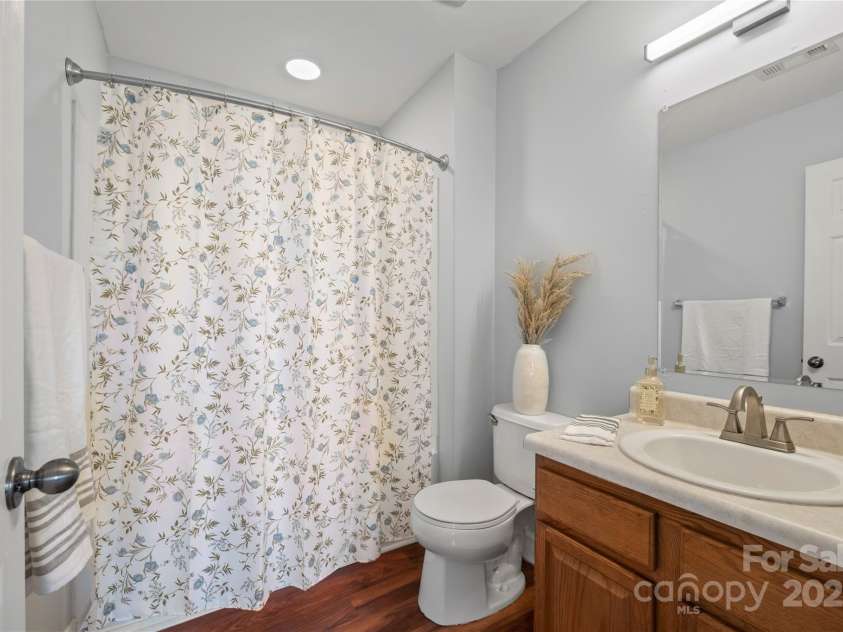 233 Waterlynn Road, Mooresville, NC 28117.  MLS# CAR4251215, YatesRealty ID 20801. Secondary bath