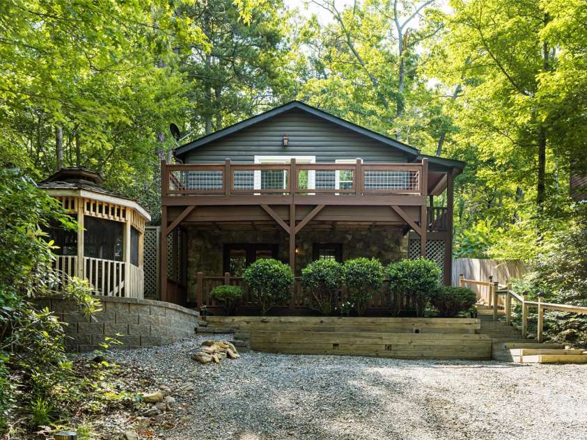 153 Buckner Road, Black Mountain, NC 28711.  MLS# CAR4295249, YatesRealty ID 20802. 