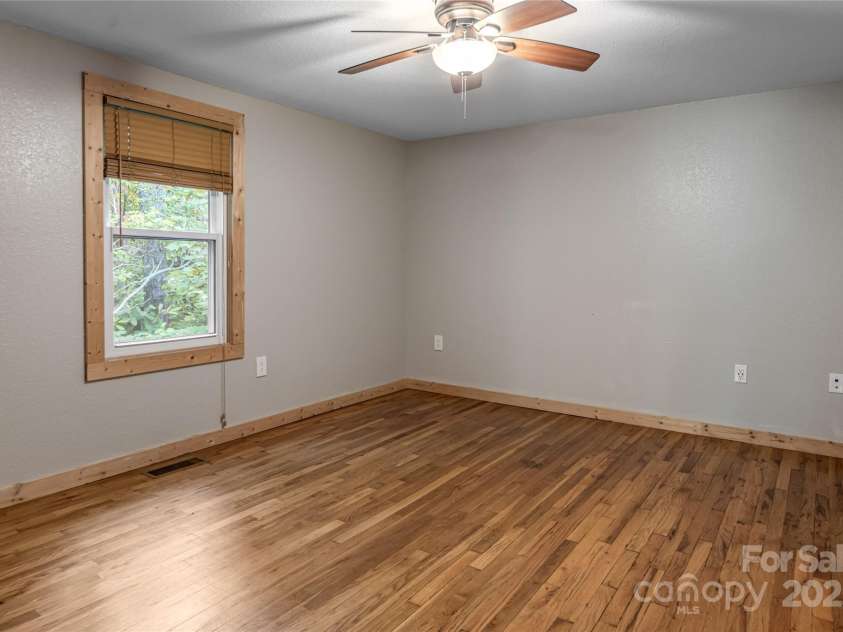 153 Buckner Road, Black Mountain, NC 28711.  MLS# CAR4295249, YatesRealty ID 20802. 