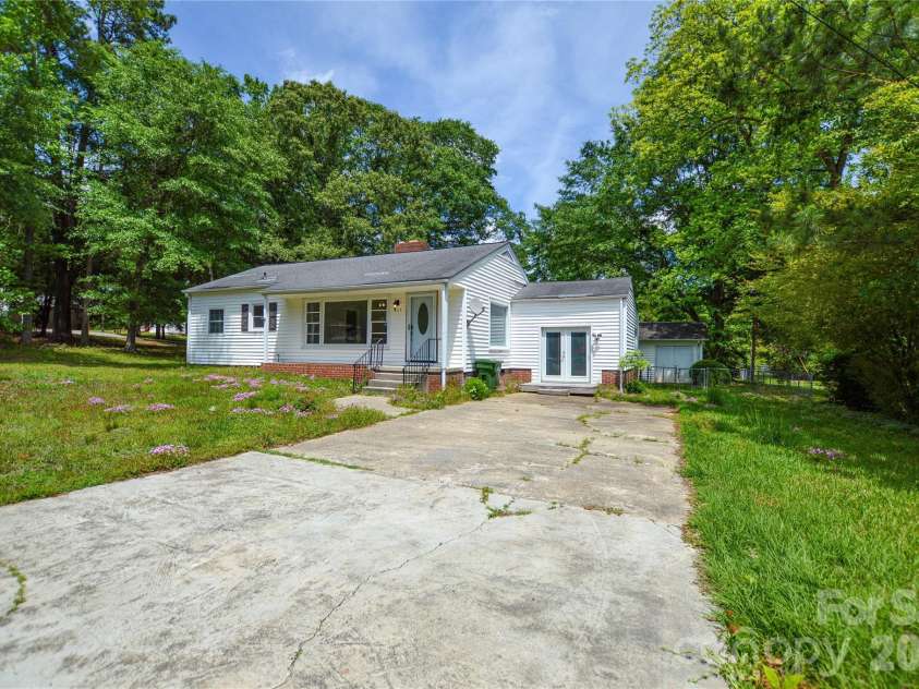 605 Gillsbrook Road, Lancaster, SC 29720.  MLS# CAR4379720, YatesRealty ID 20802. 