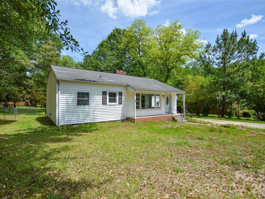 605 Gillsbrook Road, Lancaster, SC 29720.  MLS# CAR4379720, YatesRealty ID 20802. 