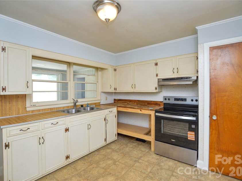 605 Gillsbrook Road, Lancaster, SC 29720.  MLS# CAR4379720, YatesRealty ID 20802. 