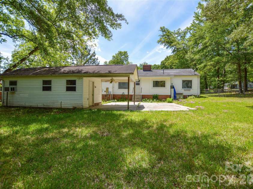 605 Gillsbrook Road, Lancaster, SC 29720.  MLS# CAR4379720, YatesRealty ID 20802. 