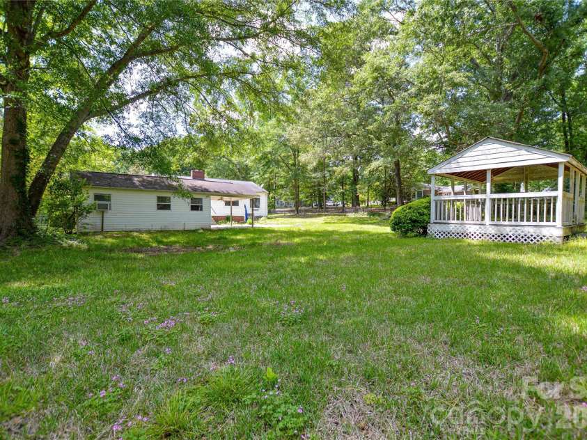 605 Gillsbrook Road, Lancaster, SC 29720.  MLS# CAR4379720, YatesRealty ID 20802. 