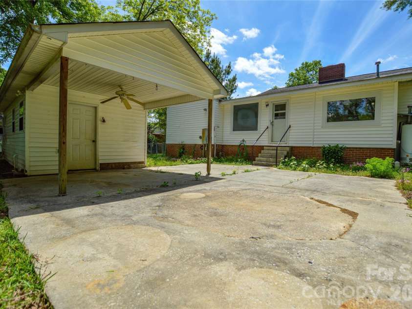605 Gillsbrook Road, Lancaster, SC 29720.  MLS# CAR4379720, YatesRealty ID 20802. 