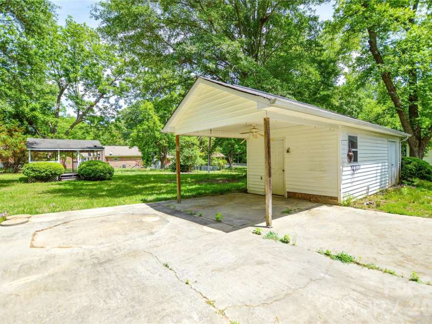605 Gillsbrook Road, Lancaster, SC 29720.  MLS# CAR4379720, YatesRealty ID 20802. 