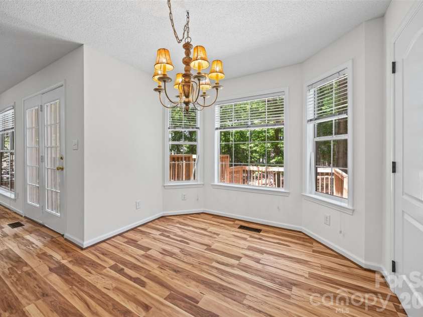 9139 Morgan Glenn Drive, Mint Hill, NC 28227.  MLS# CAR4378842, YatesRealty ID 20805. Breakfast