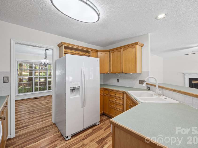 9139 Morgan Glenn Drive, Mint Hill, NC 28227.  MLS# CAR4378842, YatesRealty ID 20805. Kitchen