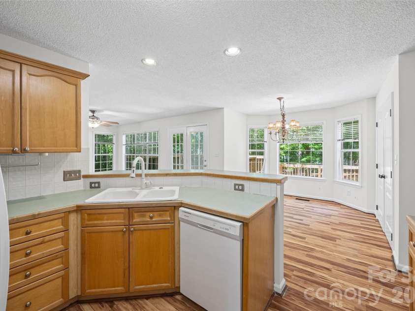 9139 Morgan Glenn Drive, Mint Hill, NC 28227.  MLS# CAR4378842, YatesRealty ID 20805. Kitchen